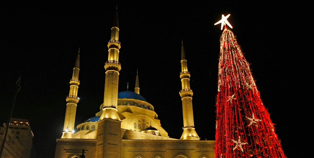 Juletræ ved Mohammed al-Amine-moskéen i Beirut. Foto: Ritzau Scanpix.