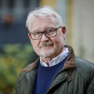 "Der er passager, som jeg ofte vender tilbage til, som er blevet en del af min åndelige håndbagage", siger Bjarne Reuter om Bibelen. Foto: Carsten Lundager.