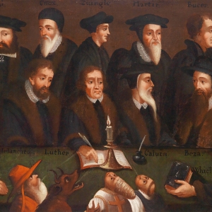 Reformatorerne Heinrich Bullinger, Girolamo Zanchi, John Knox, Huldrych Zwingli, Pietro Martir Vermigli, Martin Bucer, Hieronymus von Prag, William Perkins, Jan Hus, Philipp Melanchthon, Martin Luther, Jean Calvin, Theodore Beza og John Wyclif. I forgrunden ses en kardinal, en djævel, en pave und en munk, der forgæves forsøger at puste lyset ud. Maleri fra 1600-tallet.