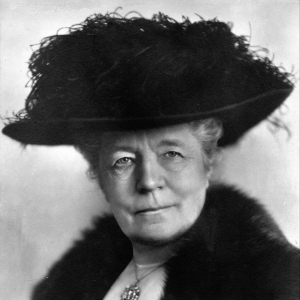 Selma Lagerlöf hentede stor litterær inspiration i Bibelen. Der findes kristne referencer i mange af hendes fortællinger bl.a. Kristuslegender, Legenden om juleroserne, Jerusalem, Antikrists mirakler og Kejseren af Portugalien. Og kristne temaer som skyld, forsoning og tilgivelse bliver også udforsket i hendes mest berømte roman Niels Holgersens forunderlige rejse gennem Sverige. Foto: Wikimedia Commons.