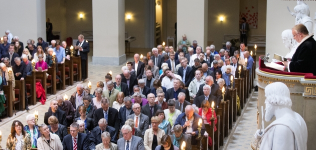 Biskoppen prædiker ved Bibelselskabets 200-års jubilæum.