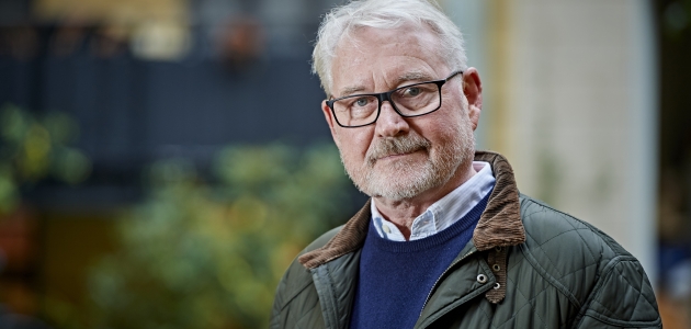 "Der er passager, som jeg ofte vender tilbage til, som er blevet en del af min åndelige håndbagage", siger Bjarne Reuter om Bibelen. Foto: Carsten Lundager.