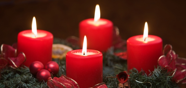 Advent, fire lys. Foto: Colourbox.