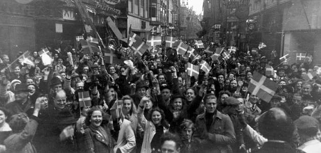 DANMARKS BEFRIELSE. JUBEL I KØBENHAVN - HER STRØGET - 4.-5. MAJ 1945. Foto: Ritzau Scanpix.