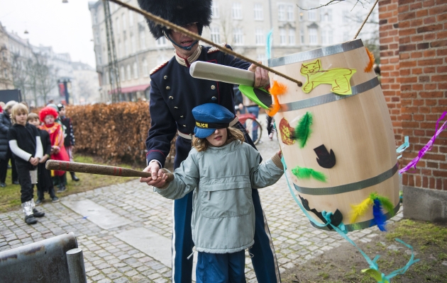 Både politi og livgarder er mødt op i dagens anledning. Foto: Søren Bidstrup/Scanpix.