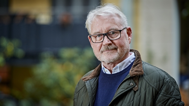 "Der er passager, som jeg ofte vender tilbage til, som er blevet en del af min åndelige håndbagage", siger Bjarne Reuter om Bibelen. Foto: Carsten Lundager.